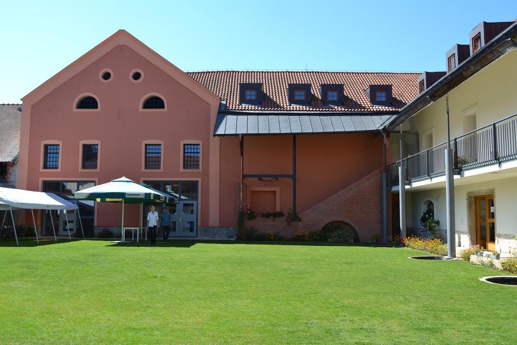 Hotel Anton Telc Bagian luar foto