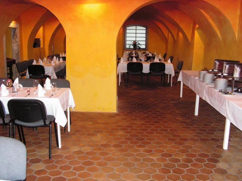 Hotel Anton Telc Bagian luar foto
